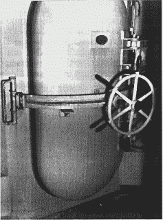 gas chamber door